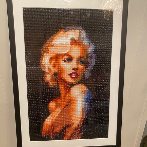 Stunning Marilyn diamond painting - Picture 3 of 9